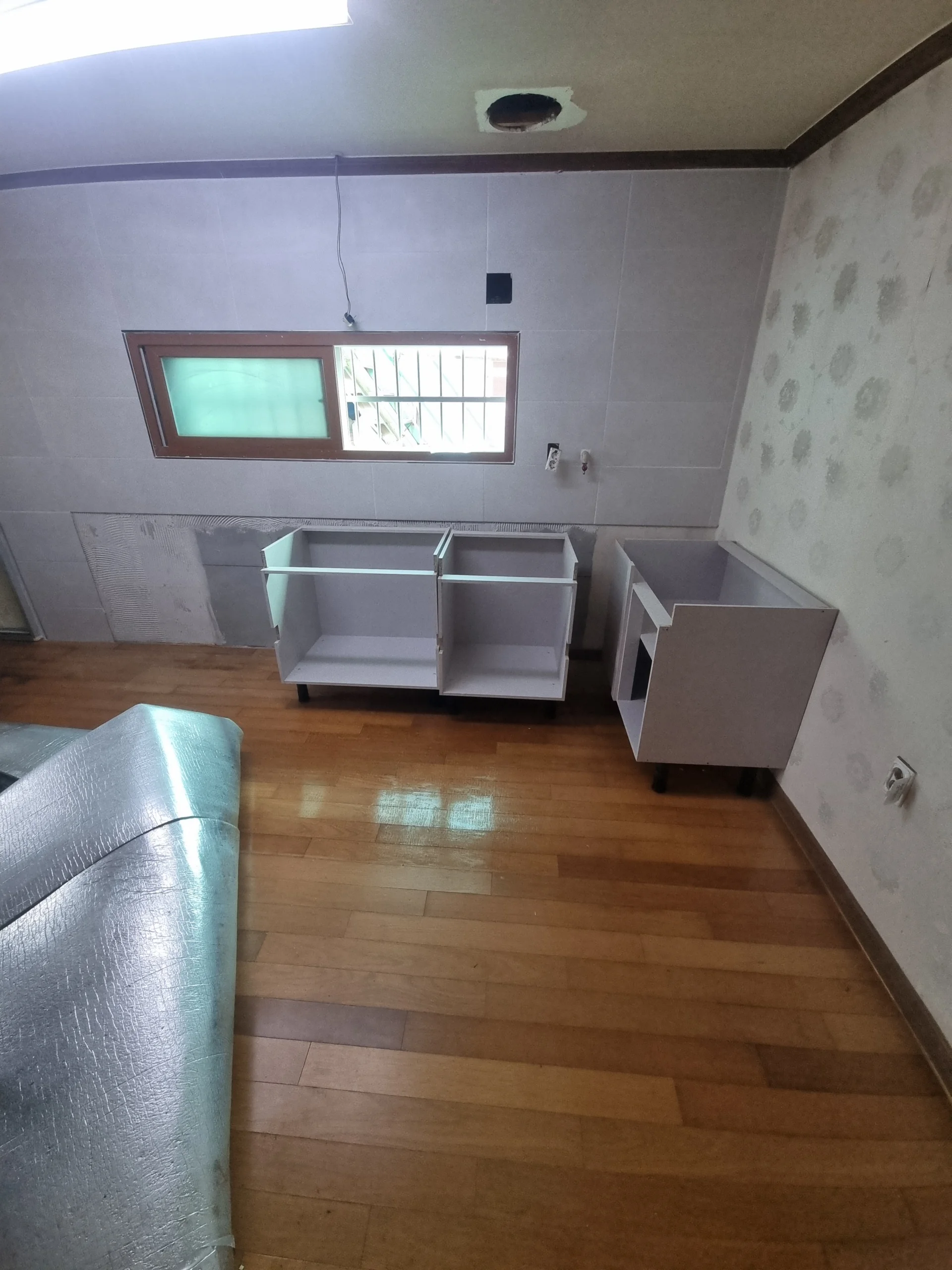 다용도실수납장제작 완성 현장 - 발코니 붙박이장